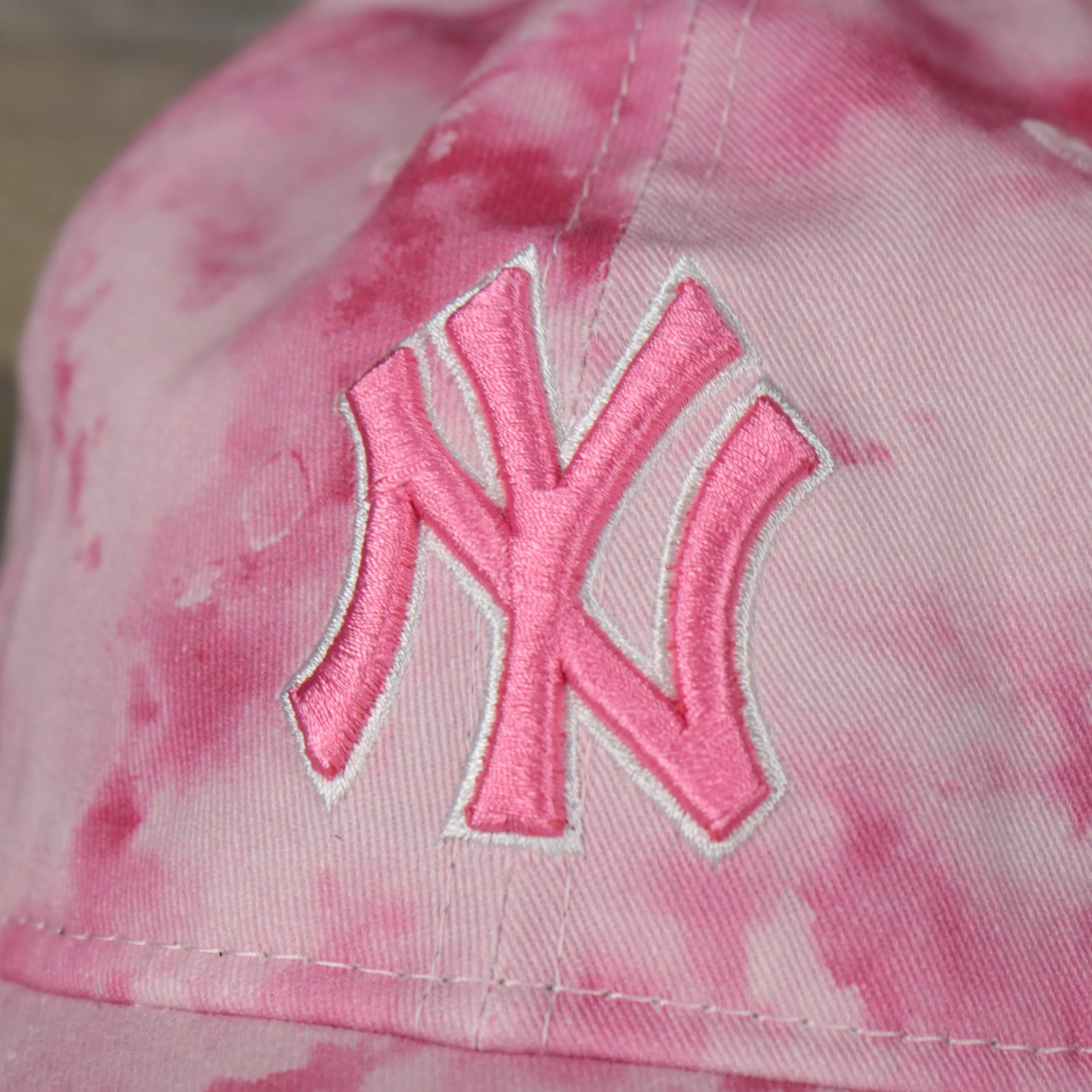 New York Yankees 2022 Mother’s Day On-Field 9Twenty Women’s Dad Hat | Pink Tye Dye